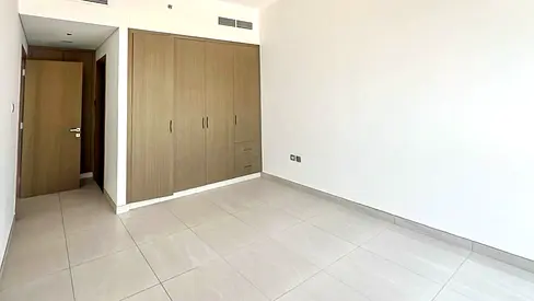 Elegant 1 BR | Huge Layout | Fitted Kitchen