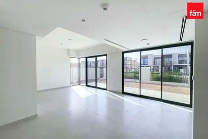 Vacant | Unfurnished | Corner Kitchen