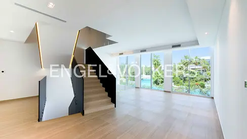 Stunning Lagoon View | Private Rooftop Pool