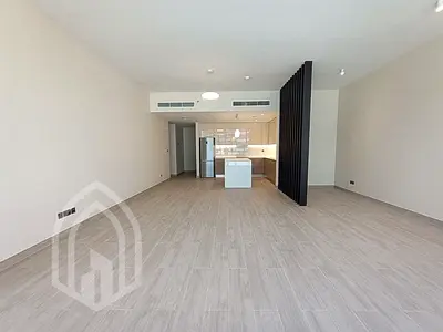 ELEGANT|CLASSY LIVING|HUGE LAYOUT!!!