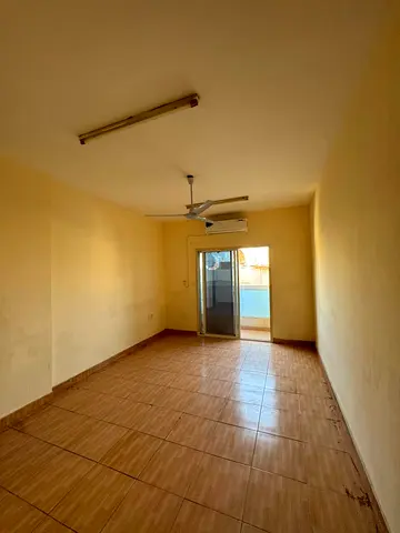 🏡 للإيجار السنوي – النعيمية 2 عجمان ✨ غرفة وصالة منفصلة بباب 📍 قريب من دوار السنارة ❄️ صيانة كاملة على المالك 💰 الإيجار: 24,000 درهم 📝 الدفع: 4 أو
