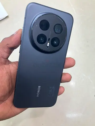 Honor magic 8 pro excellent condition with  full box.