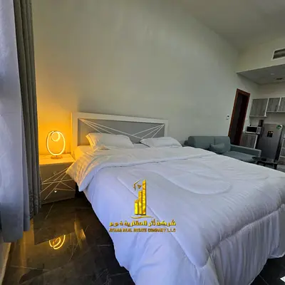 Luxury studio apartment with a semi-detached kitchen, fully furnished, for monthly rent in Ajman - Al Rashidiya 2 - behind the Ruler's Palace