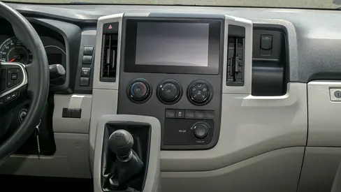 2025 Toyota HIACE — фото 11
