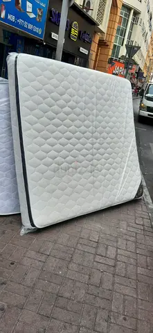 King size mattress 180x200cm with top foam. Same day delivery available