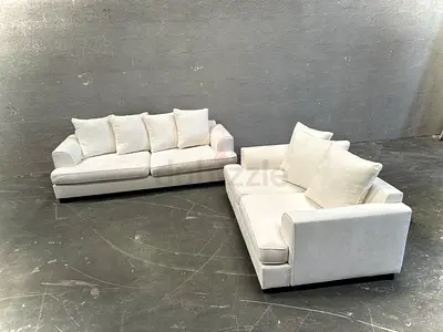 Like new condition the one brand Kingston sofa set
