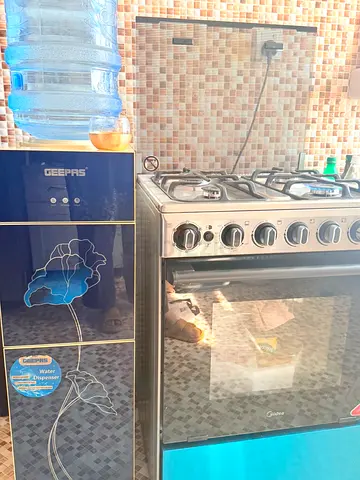 4-burner Gas Stove with Oven - Good Working Condition