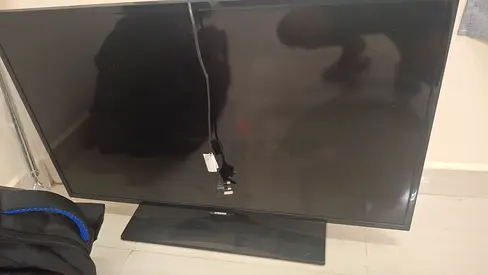 Samsung 42-inch LED TV with stand - good working condition