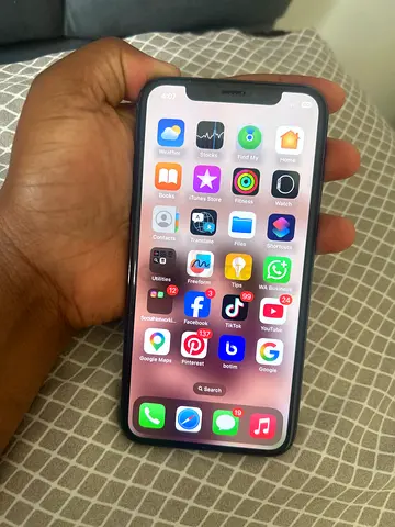 iPhone X/XS in good working condition with case FaceID not working