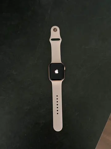 Apple Watch Series 4 (Pink Aluminum)