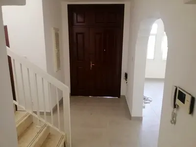 فيلا فاخرة مُجددة مع حديقة