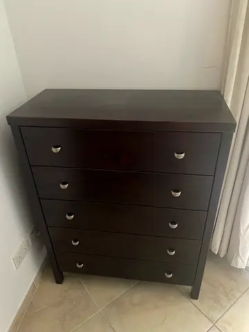 Dark plain wood 6-drawer dresser / chest of drawers - good condition