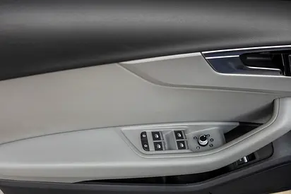 صورة مصغرة 11 لـ 2023 AUDI A4