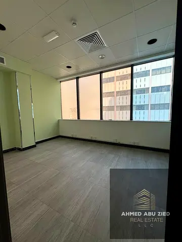 عيادة بمساحة كبيرة \ 20 غرفة \ متشطبه بالكامل \ تكييف مركزي مجاني \ باركن خاص مجاني \ صيانة علي المالك \ 6 شهور مجاني