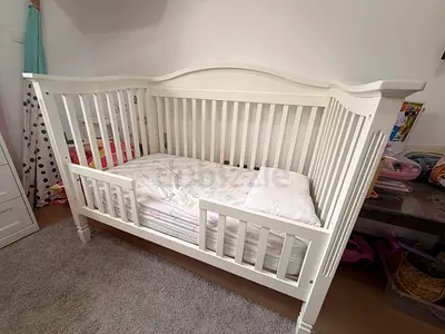 Pottery barn convertible crib 2 in 1 with mattress