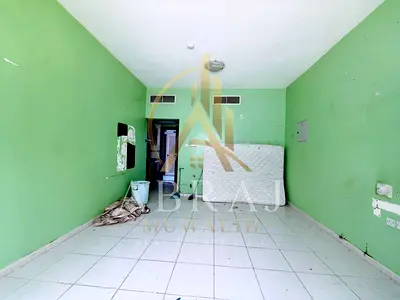 Very big studio in reasonable Price in old muwaileh for family only, separate kitchen