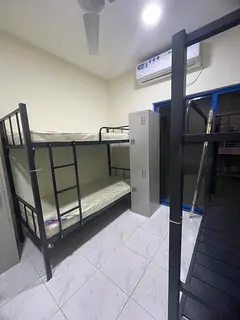 BED SPACE FOR EXICUTIVE BATCHELORS AVAILABLE IN KARAMA