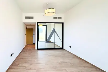 2 Bedroom Maid | Vacant | Next to Circle Mall