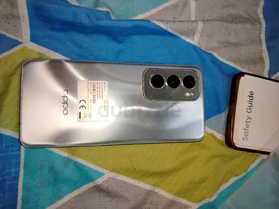 OPPO smartphone - Silver, good condition with box