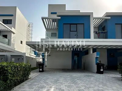 Spacious 5-Bedroom |Brand-New Townhouse| Landscaped