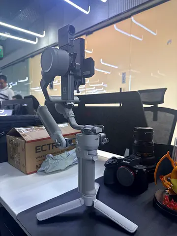 Handheld 3-Axis Gimbal Stabilizer for Mirrorless/DSLR Cameras (Good Condition)