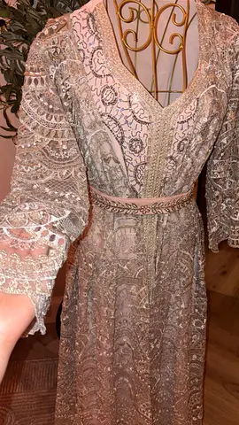 Beautiful dress 2 pics with bilt