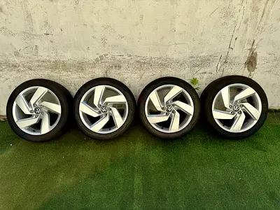 Original Takeoff 2026 VW Golf 17” rims and tyres