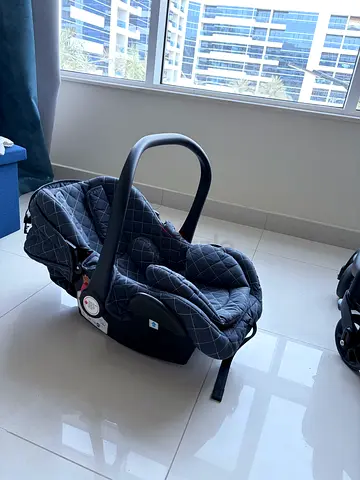 Graco infant car seat / baby carrier in good condition