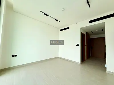 استوديو حديث | Binghatti Azure | الوصول إلى الشرفة والمسبح