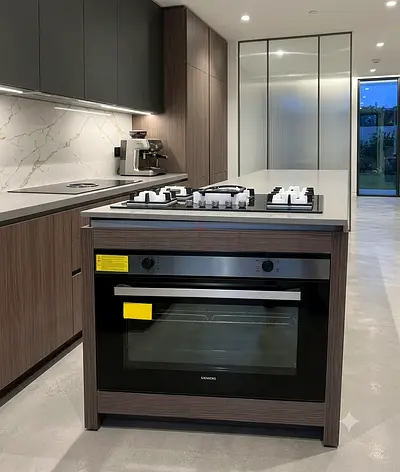 Stock Piece Siemens 92L Built-In Gas Oven – Black | New Model
