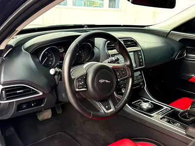 صورة 9 لـ 2016 Jaguar XE