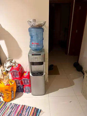 Working water cooler dispenser with 19L bottle