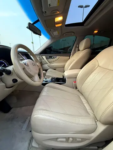 2017 Infiniti QX70 — фото 11