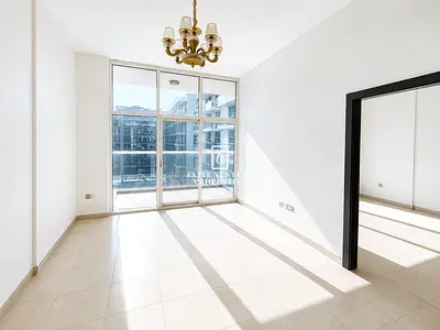 BASEBALL COURT VIEW | MODERN APARTMENT | SPACIOUS