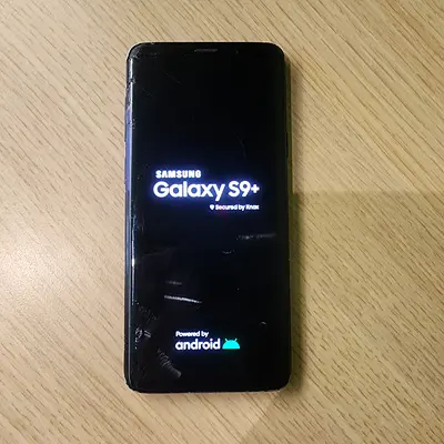 Samsung Galaxy S9+ (For Parts) - Cracked Screen, Powers On