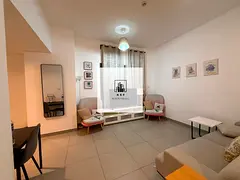 Big 1 bed room with sepertae loung road view balcony