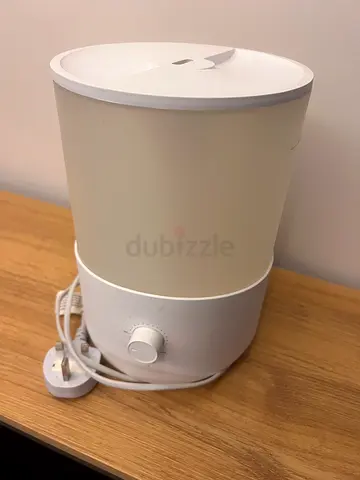 Home Centre 2.5L Small white tabletop humidifier / air purifier with night light - gently used