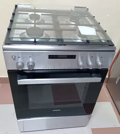 Siemens brand latest model 4 burner gas cooker like new condition