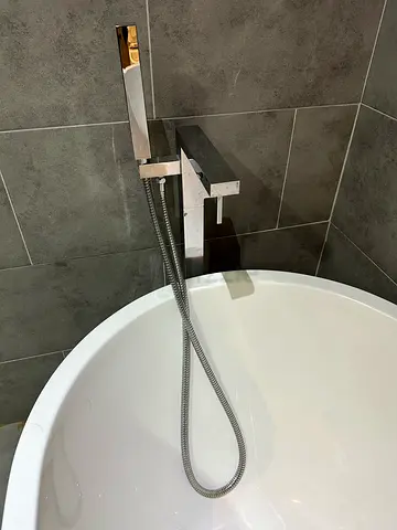 Bath tub unused
