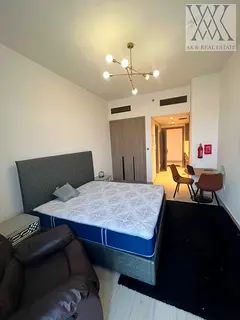 FULLY FURNISHED | BRIGHT UNIT | READY TO MOVE