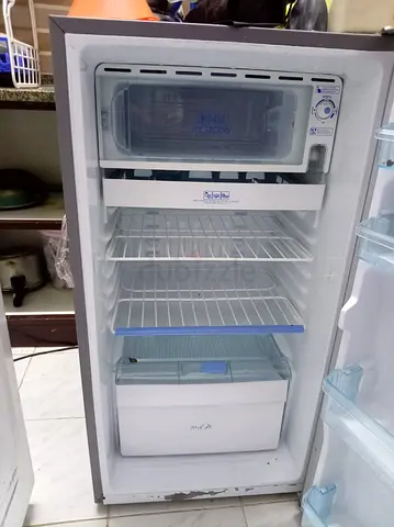 Small single-door fridge in good working condition