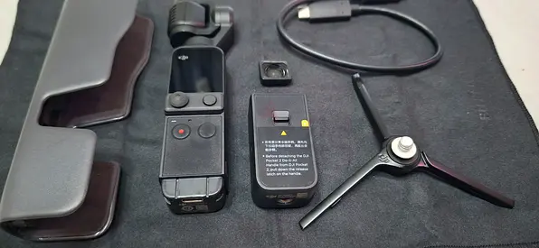 DJI Pocket 2 creator kit with Mini Tripod and Accessories