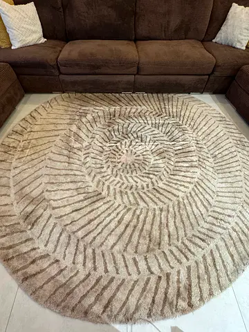 Round beige $%&! rug, 2.4m diameter — good condition