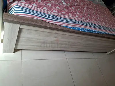 Wooden king size Bed Frame Headboard (Light Oak finish) - 2nightstands and drsser in good condition