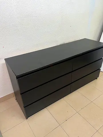 Black 6-Drawer Dresser / Sideboard in Good Condition