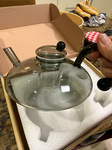 Lovely tea pot in fine glass new