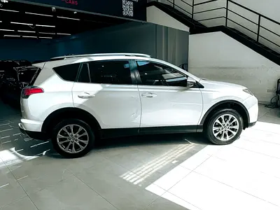 2016 Toyota RAV 4 — фото 4