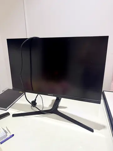 27-inch Samsung LED Monitor with Stand - perfect Working Condition