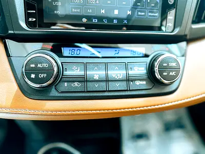 2016 Toyota RAV 4 — фото 15