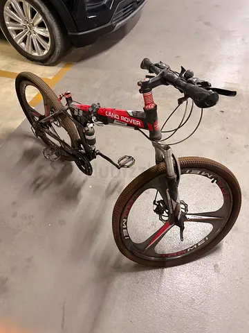 Bicycle (missing seat)